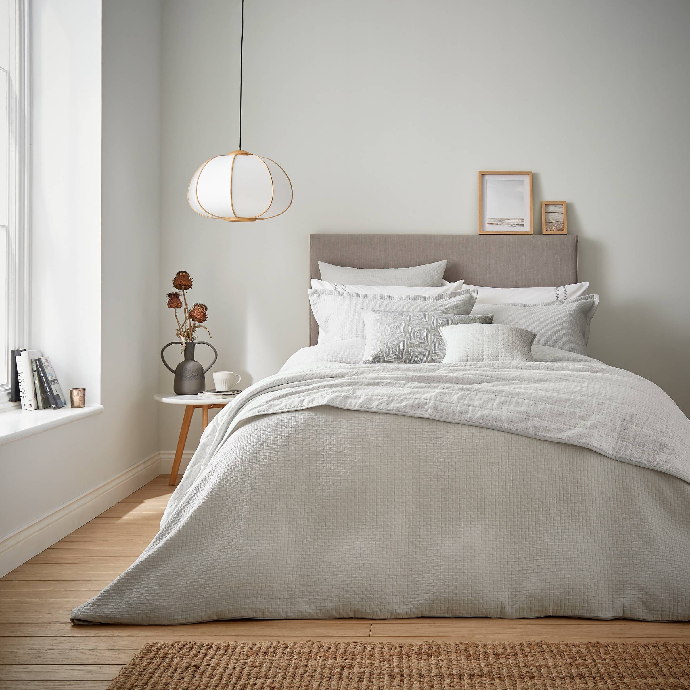 murmur_hush_cloud_grey_main_bed_hr_1